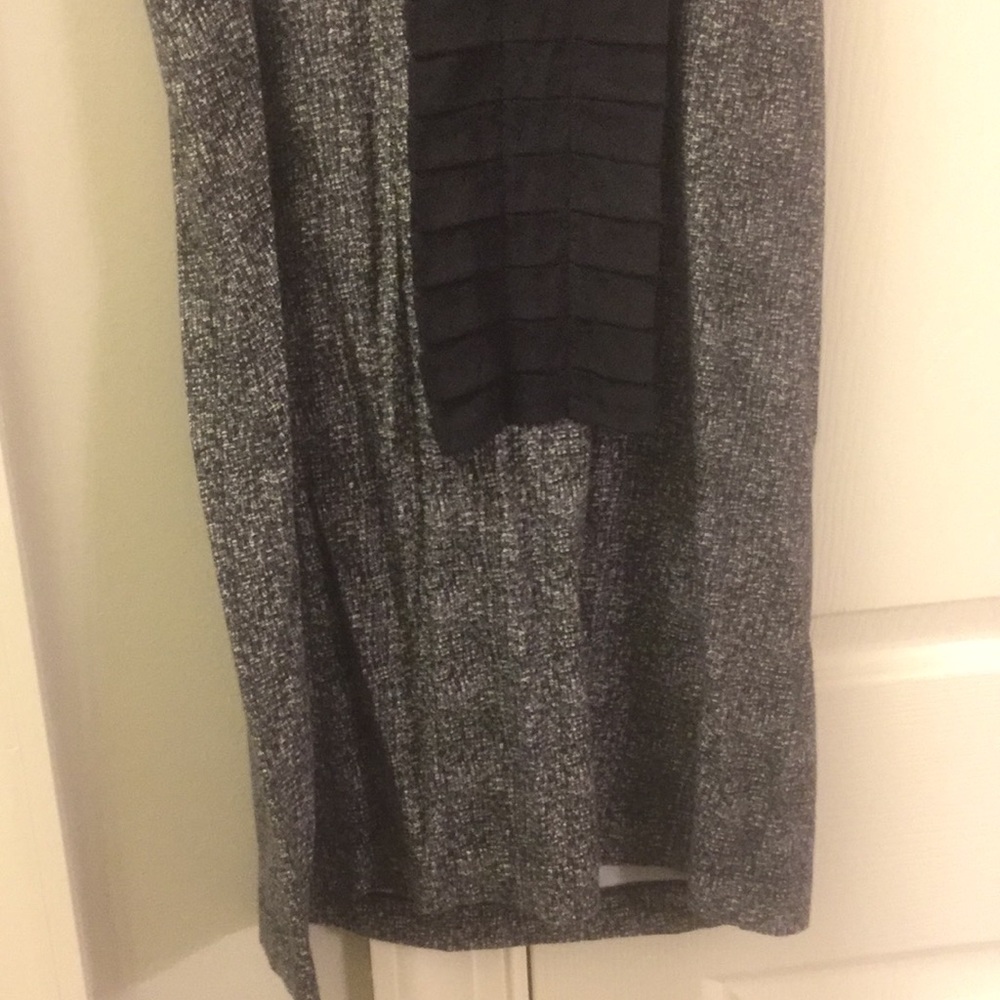 Black dress - Picture 3 of 4